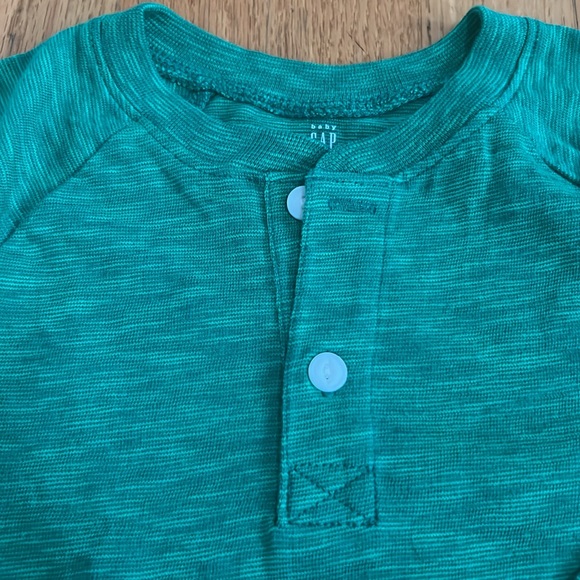 Gap NWT Lot of 2. Heathered Henley Long Sleeve Tees. Green & Light Blue - Picture 11 of 13